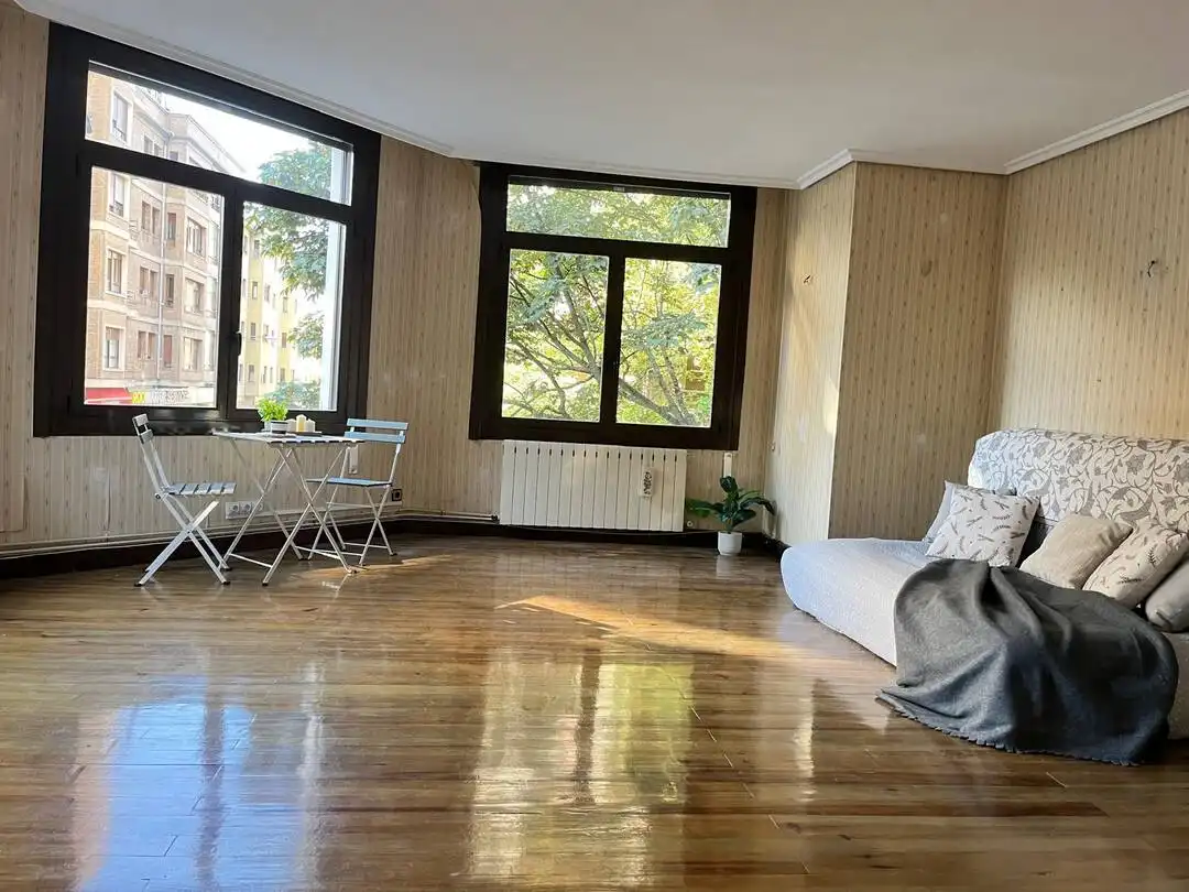 Living room of Flat for sale in  Pamplona / Iruña  with Air Conditioner, Heating and Balcony