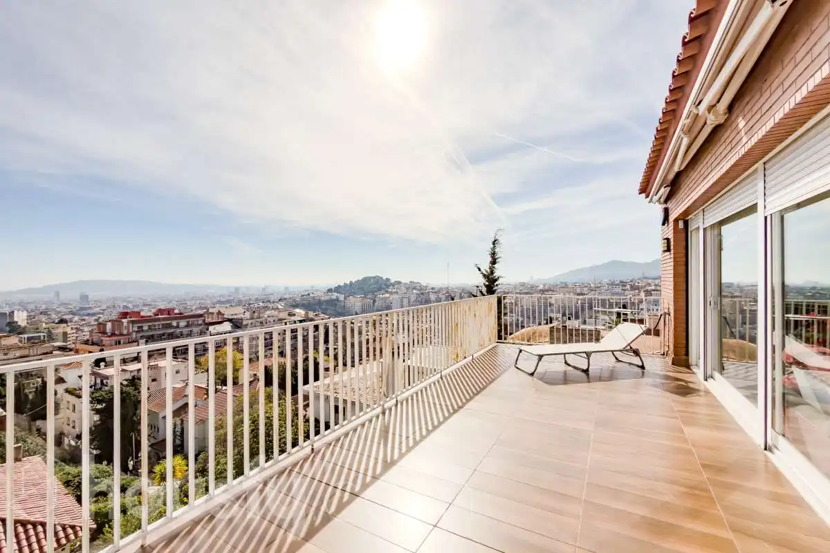 Terrassa de Casa o xalet en venda en Barcelona amb Aire condicionat, Calefacció i Jardí privat