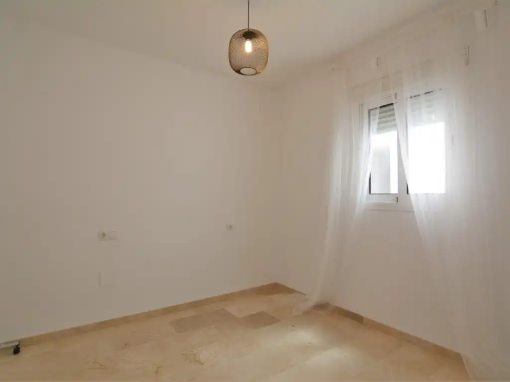 Schlafzimmer von Wohnungen zur Miete in Fuengirola mit Klimaanlage, Schwimmbad und Möbliert