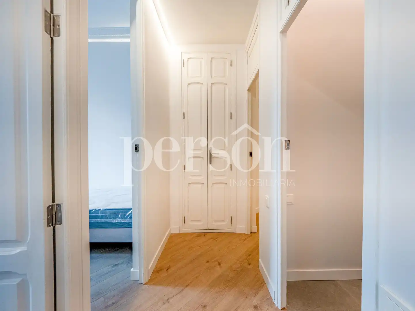 Bedroom of Flat for rent in Valencia  with Air Conditioner, Furnished and Balcony