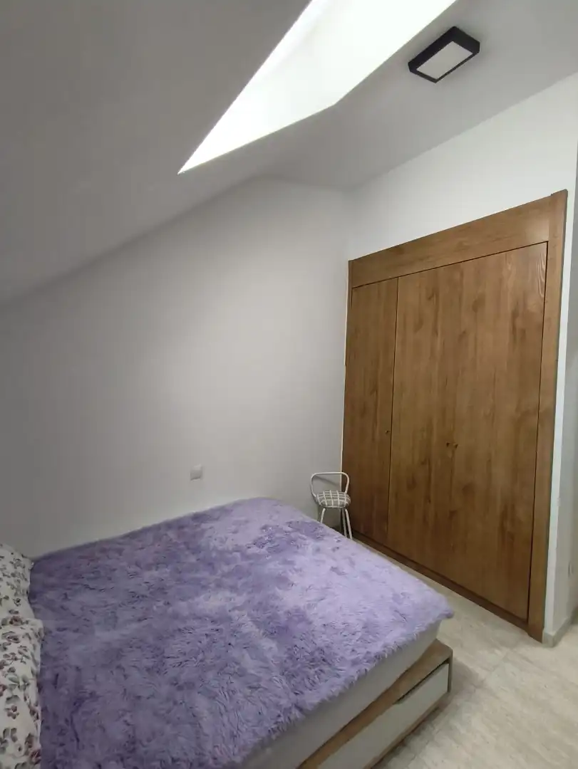 Schlafzimmer von Einfamilien-Reihenhaus zum Verkauf in Casarrubios del Monte mit Klimaanlage, Heizung und Privatgarten