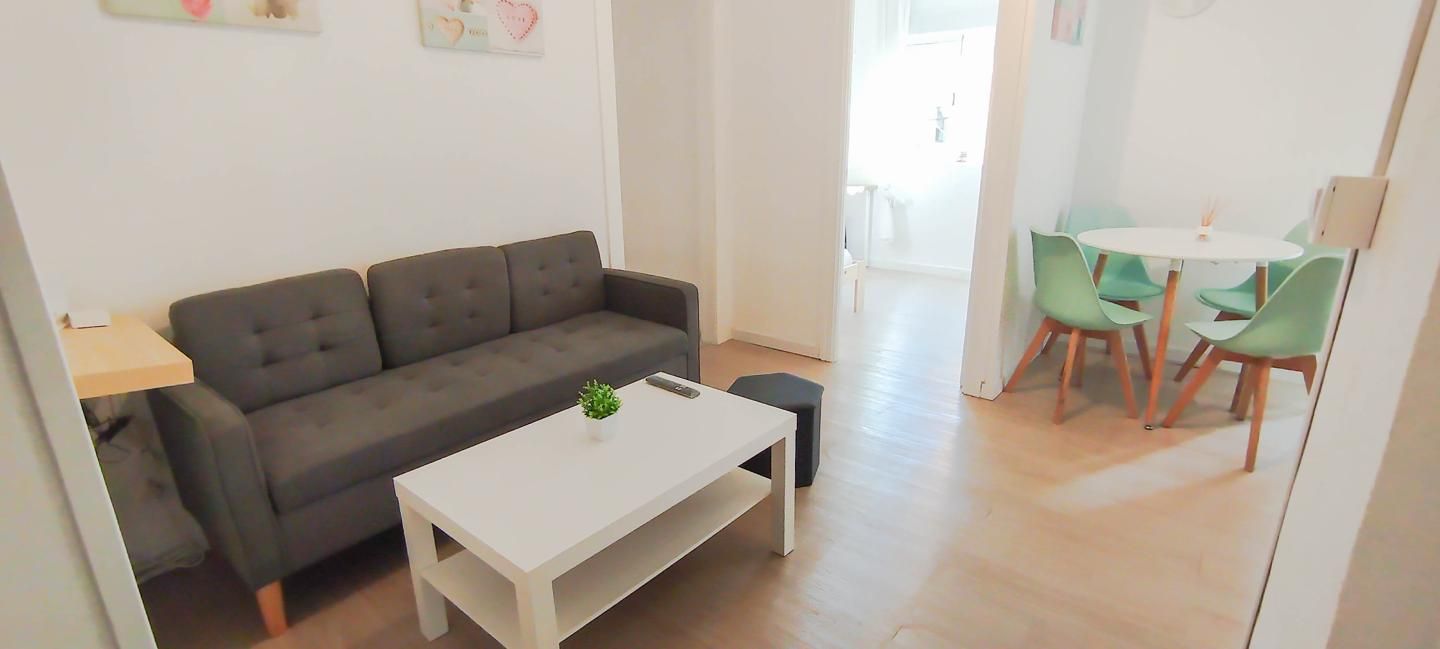 Living room of Flat to rent in  Granada Capital  with Air Conditioner and Furnished