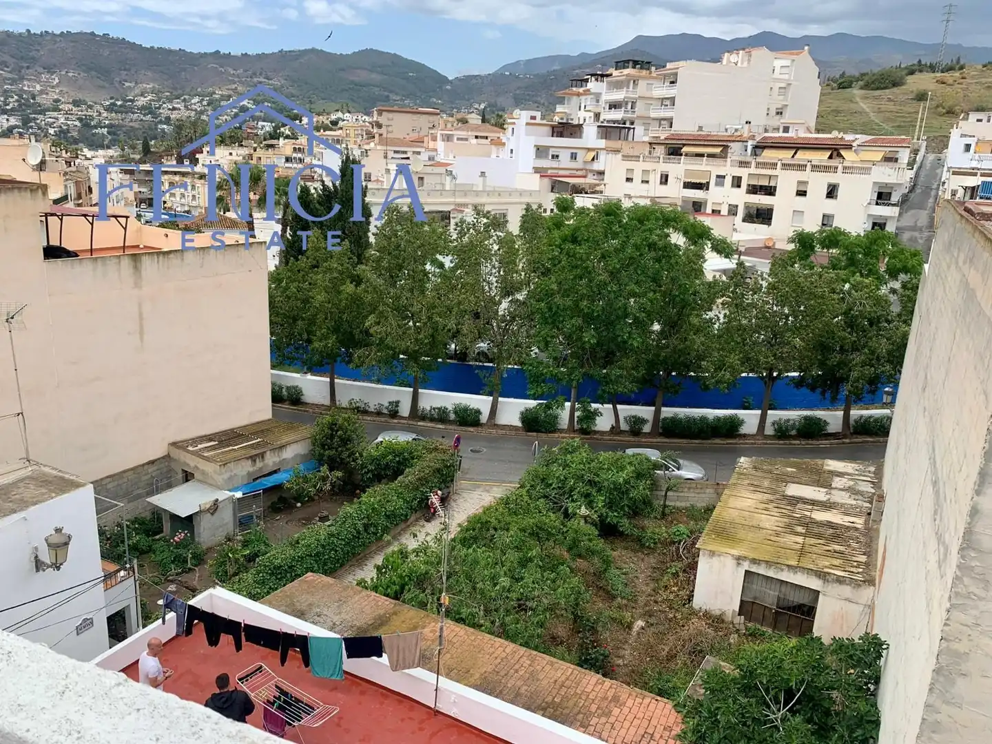 Buildings for sale in La Herradura centro