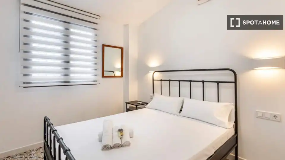 Habitación de Piso de alquiler en Valencia con Aire acondicionado, Calefacción y Amueblado