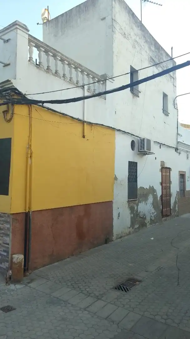Vista exterior de Casa o xalet en venda en Sevilla amb Terrassa i Balcó