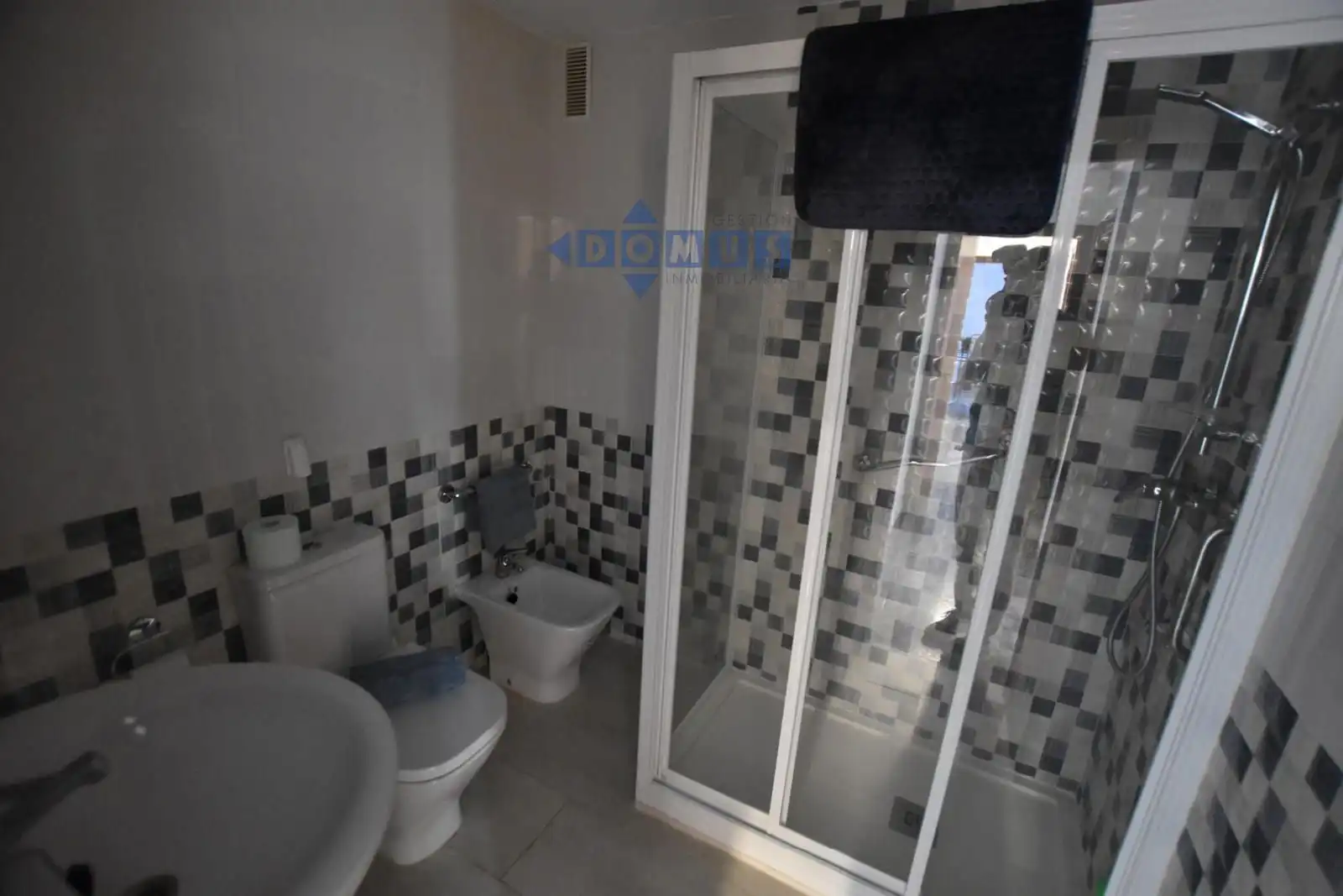 Baño de Piso para compartir en Ronda con Aire acondicionado, Terraza y Amueblado