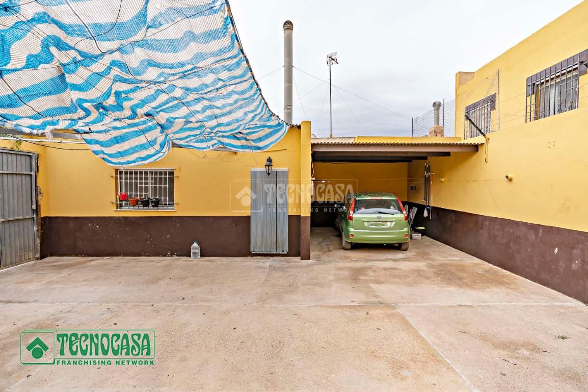 Vista exterior de Casa o xalet en venda en El Ejido amb Aire condicionat i Calefacció