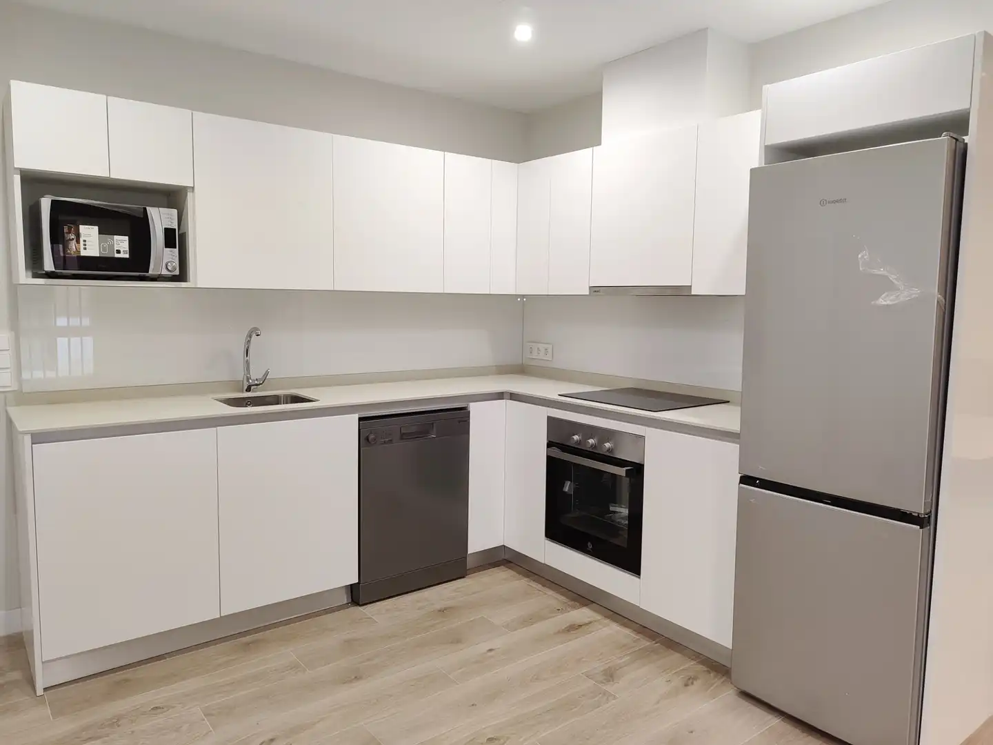 Kitchen of Flat for rent in Madrid  with Air Conditioner, Heating and Storage room
