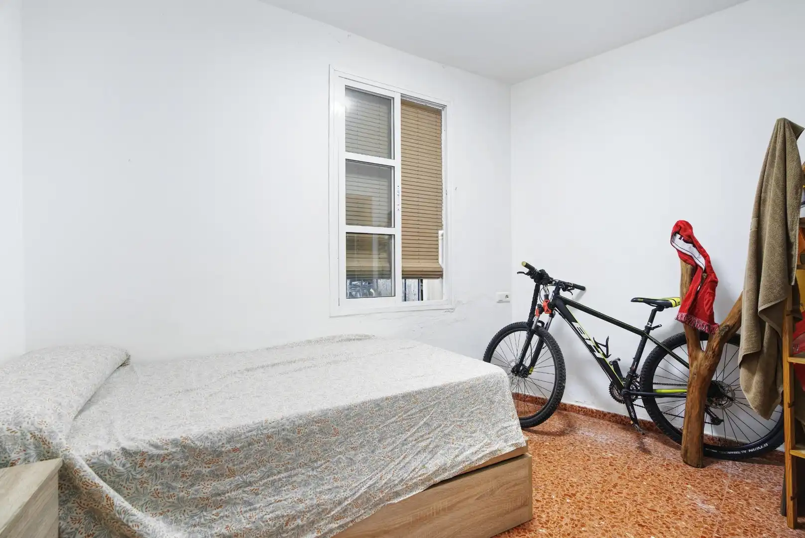 Habitación de Casa adosada en venta en San Juan de Aznalfarache con Aire acondicionado, Terraza y Trastero