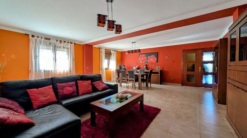 Chalet en venta en Venta Santa Bárbara, 5 dormitorios.