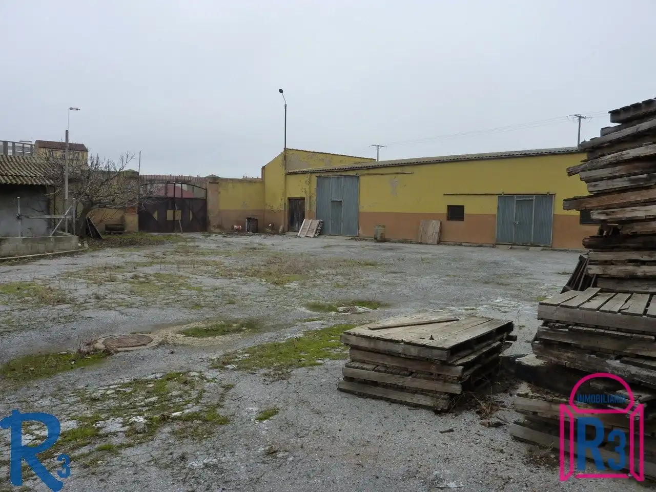 Nau industrial de lloguer en León Capital 