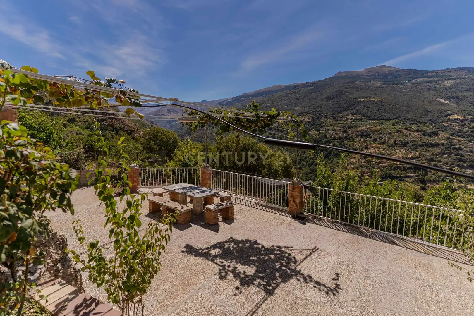 Vista exterior de Casa o chalet en venta en Güéjar Sierra con Jardín privado, Trastero y Piscina