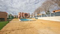 Piscina de Casa o xalet en venda en Mataró amb Aire condicionat, Terrassa i Piscina