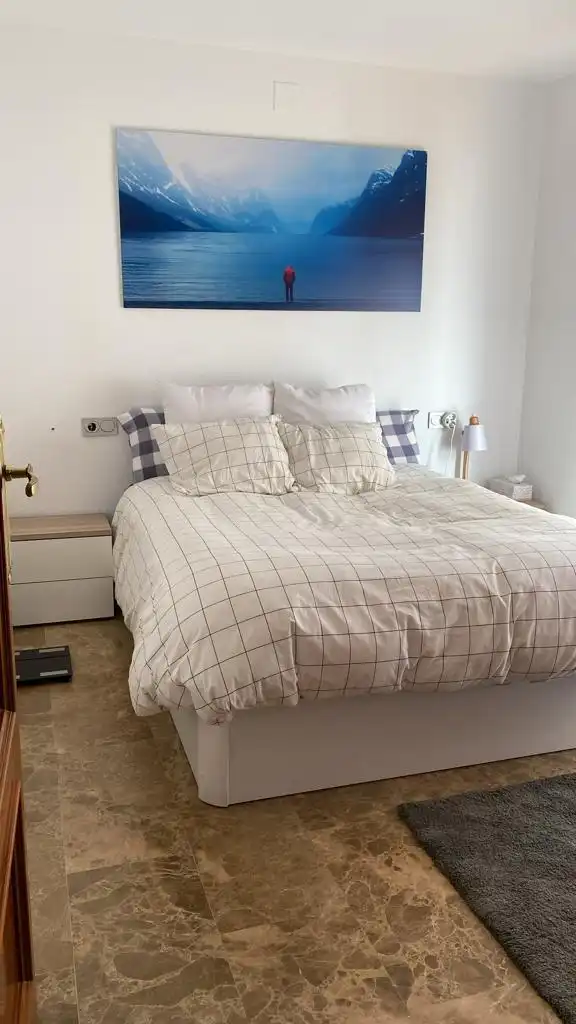 Schlafzimmer von Dachboden zum Verkauf in La Zubia mit Terrasse, Möbliert und Waschmaschine