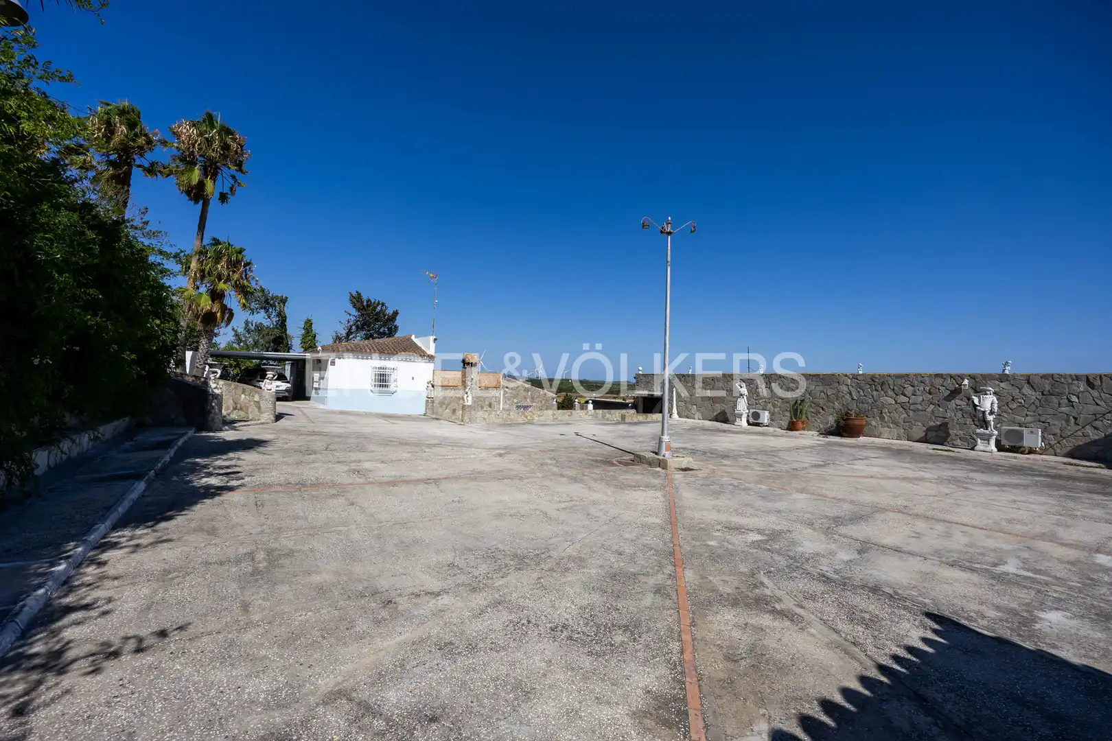 Vista exterior de Casa o chalet en venta en Chiclana de la Frontera con Aire acondicionado, Calefacción y Jardín privado