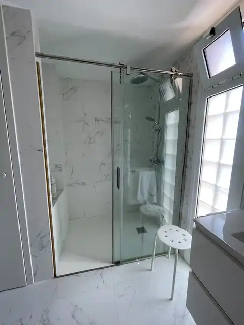 Baño de Piso de alquiler en Alicante / Alacant con Terraza, Amueblado y Internet