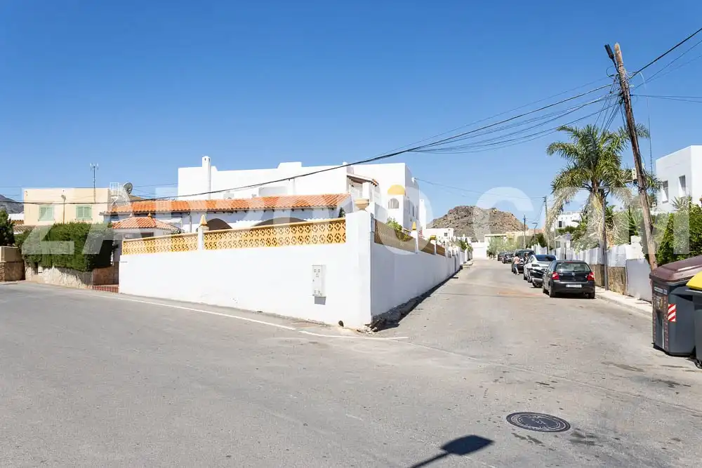 Chalet con jardín en venta en Calle Tomillo