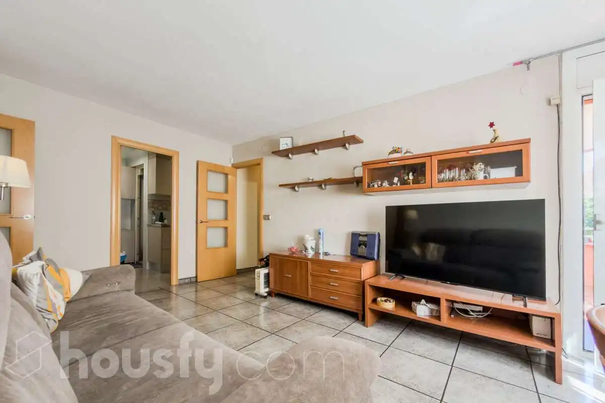 Sala de estar de Piso en venta en Sant Adrià de Besòs con Amueblado y Balcón
