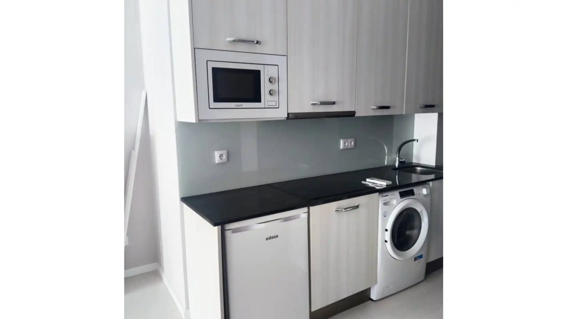 Cuina de Apartament de lloguer en Burgos Capital amb Aire condicionat i Moblat