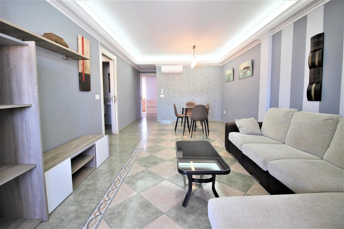 Sala de estar de Piso de alquiler en  Almería Capital con Aire acondicionado, Terraza y Amueblado