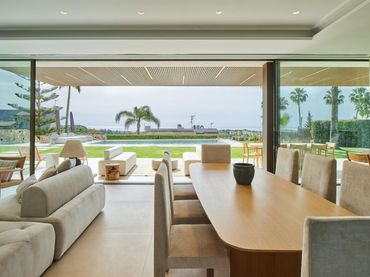 Detached house with balcony for sale in Churriana