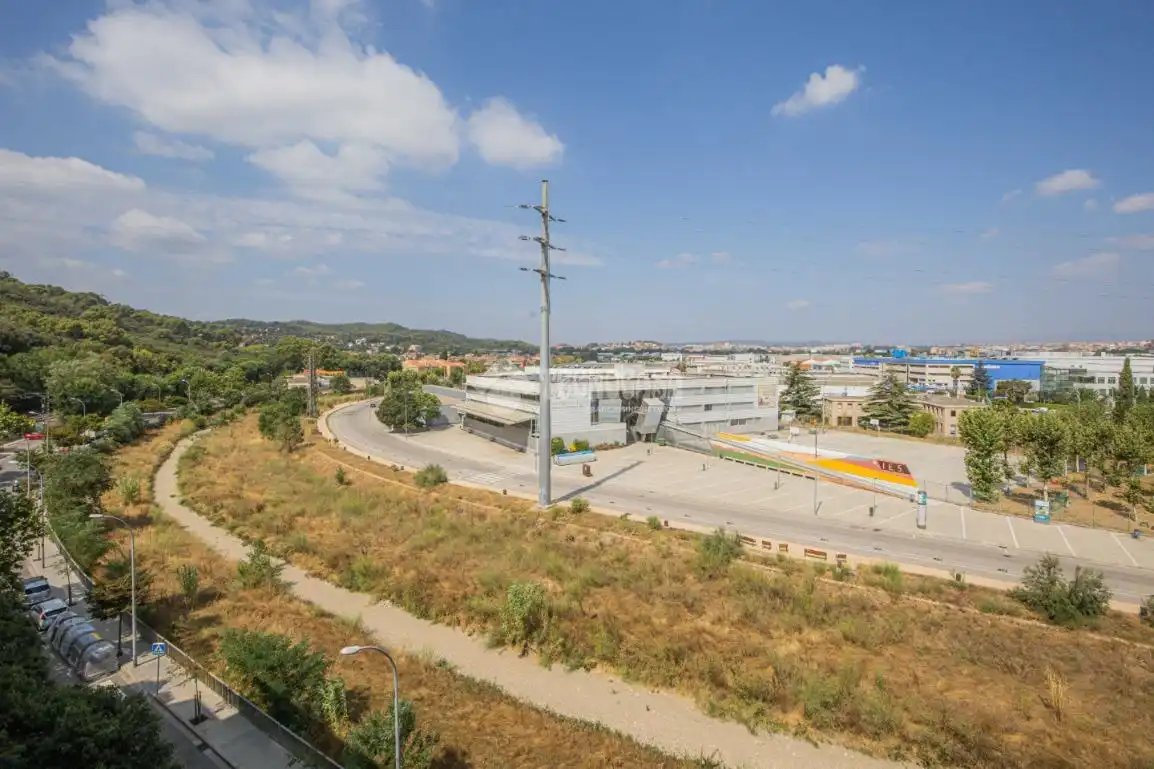 Vista exterior de Piso en venta en Montcada i Reixac con Aire acondicionado y Balcón