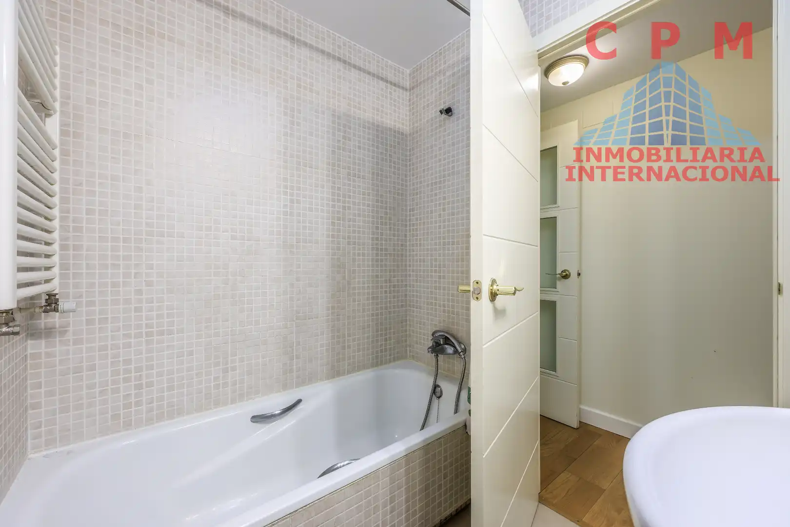 Badezimmer von Wohnung zur Miete in Madrid mit Klimaanlage, Heizung und Parkett