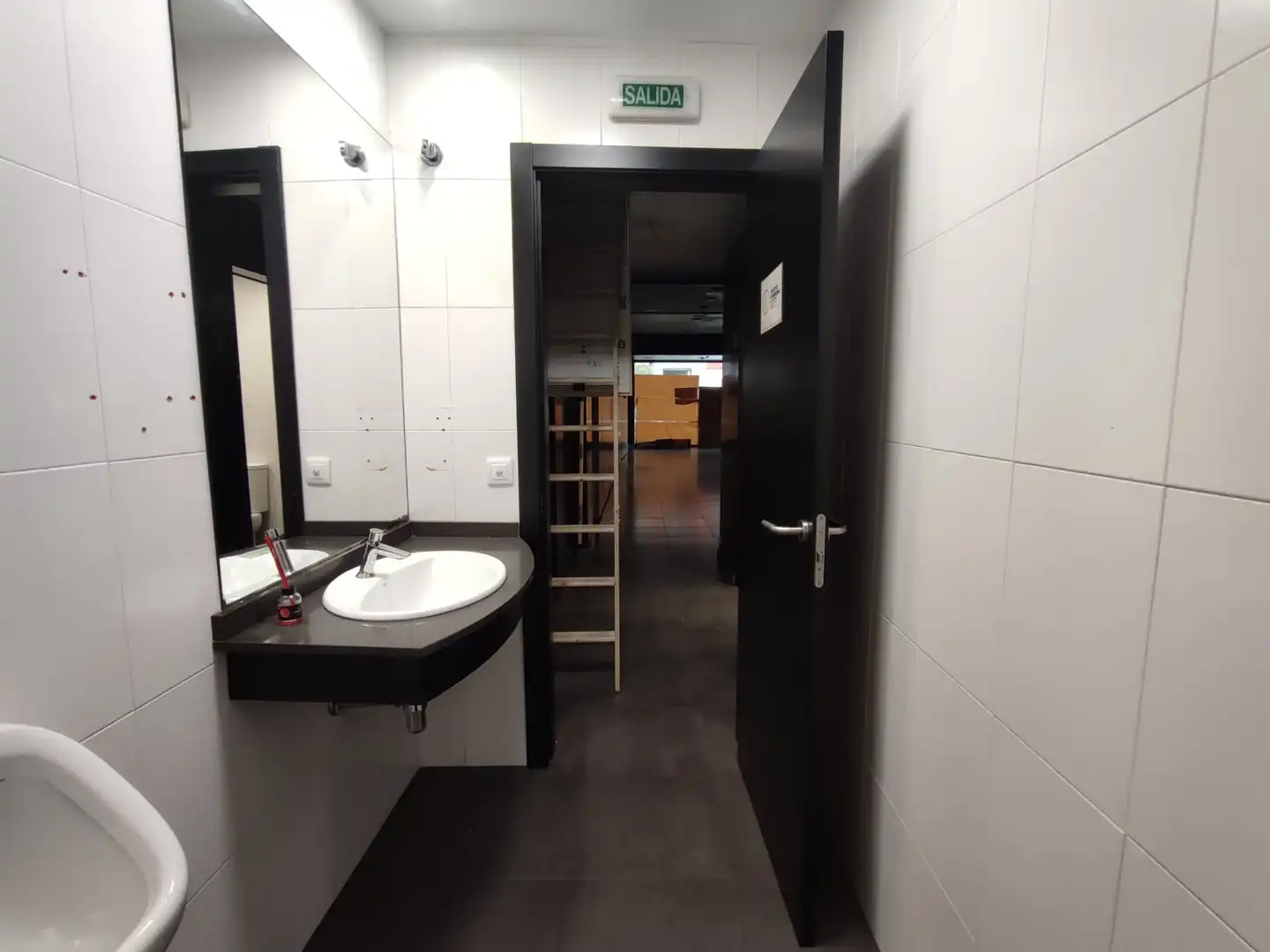 Bathroom of Commercial properties for rent in Vigo 