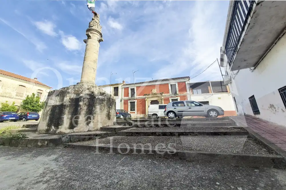 Vista exterior de Casa o xalet en venda en Madroñera amb Terrassa, Moblat i Balcó