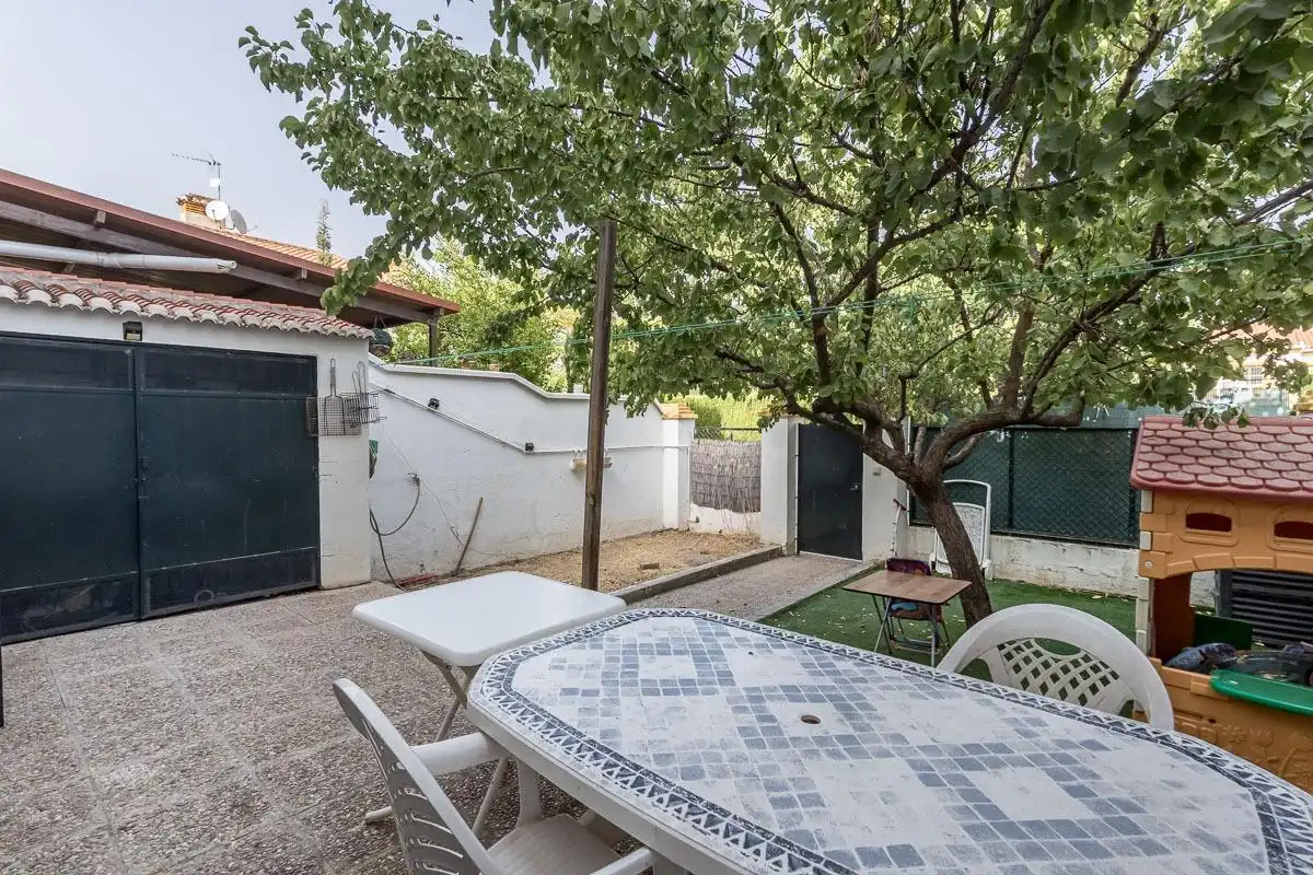 Terrasse von Einfamilien-Reihenhaus zur Miete in Alhendín
