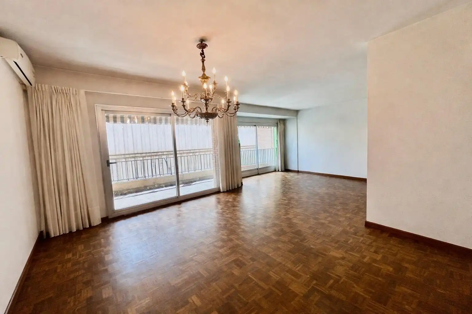 Sala de estar de Piso en venta en  Valencia Capital con Aire acondicionado, Terraza y Trastero