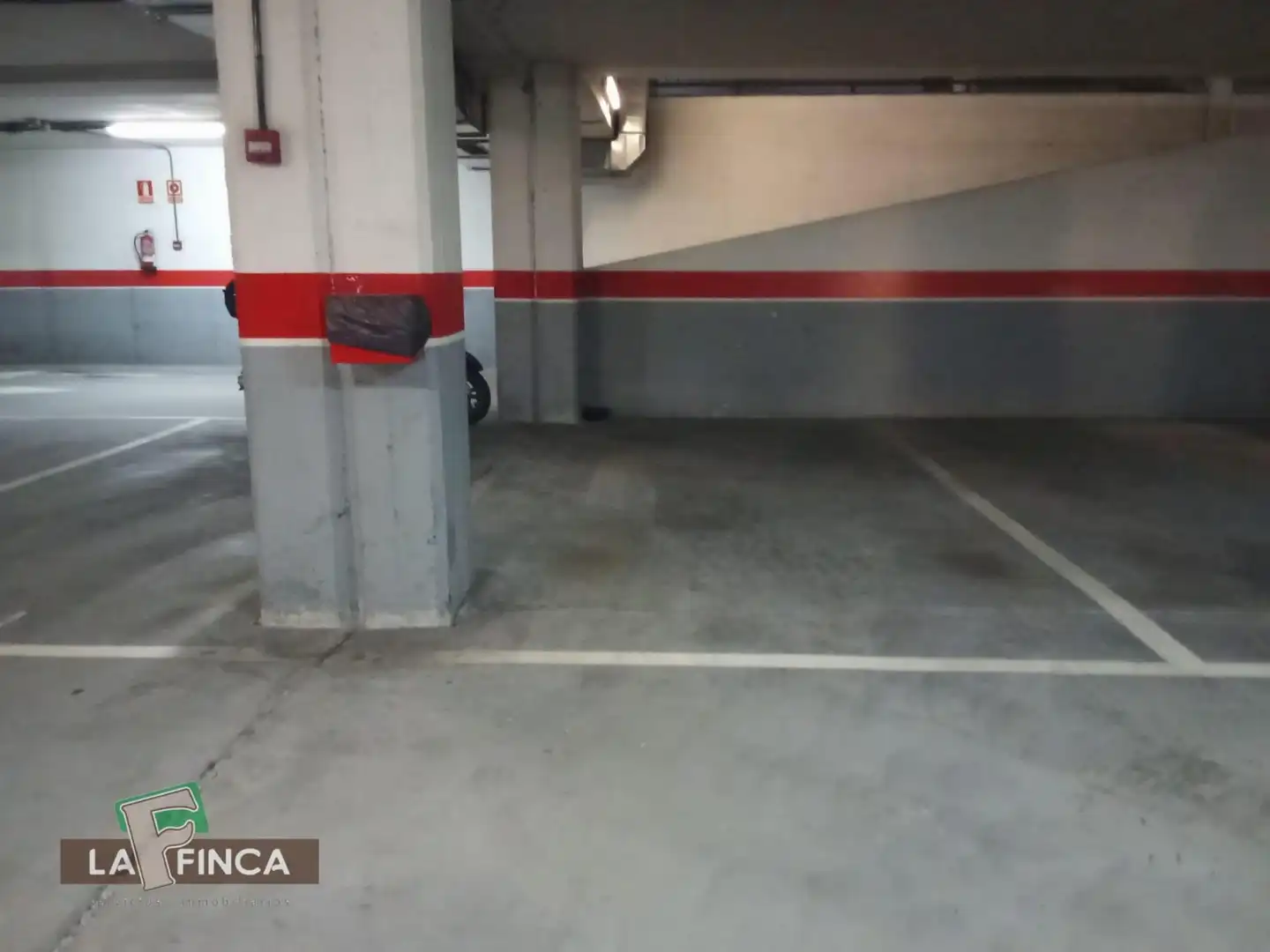 Parkplatz von Wohnung zum Verkauf in Oviedo  mit Heizung, Terrasse und Abstellraum