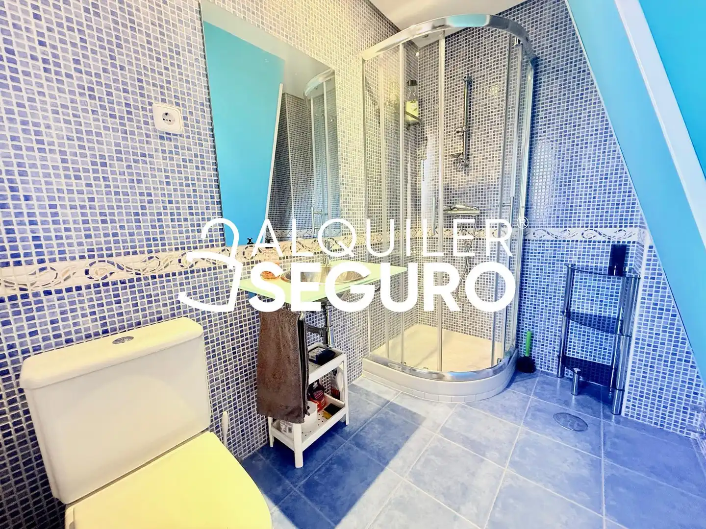 Baño de Piso de alquiler en Madrid con Aire acondicionado, Calefacción y Piscina