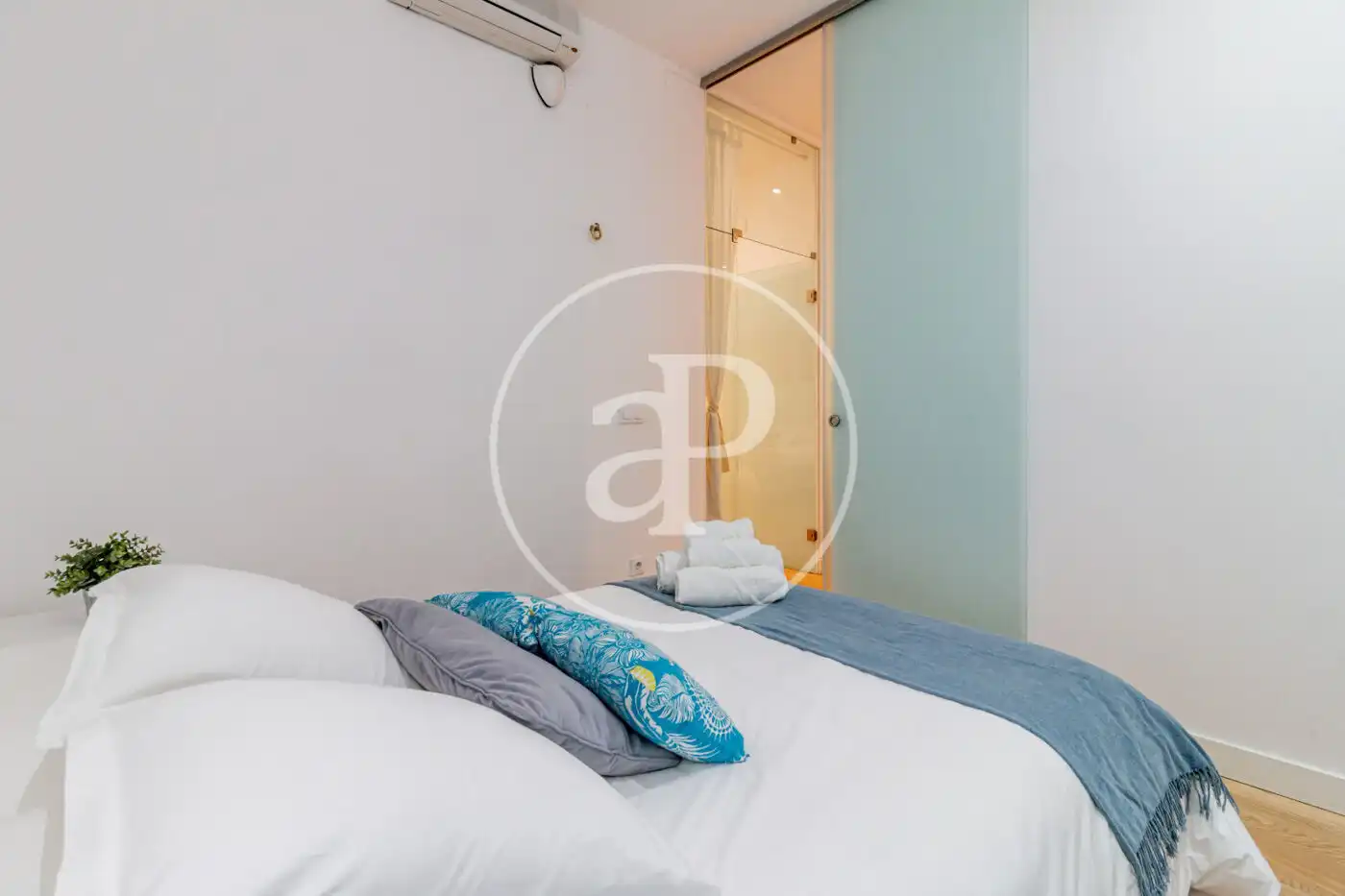 Schlafzimmer von Wohnung zur Miete in Madrid mit Klimaanlage, Heizung und Möbliert
