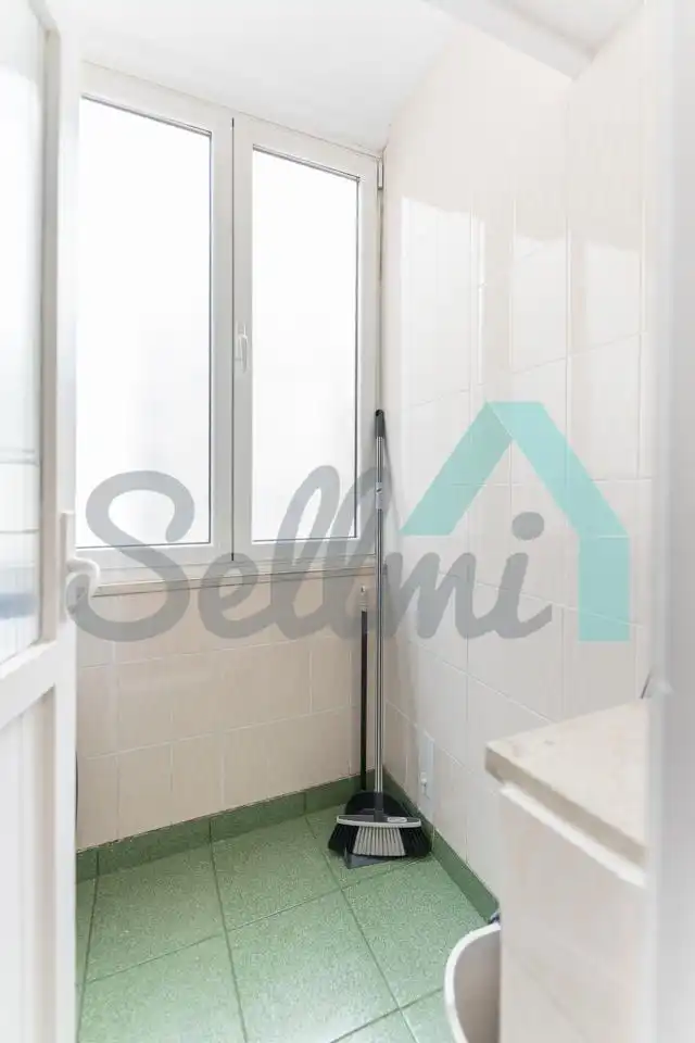 Baño de Piso para compartir en Oviedo  con Calefacción, Parquet y Amueblado