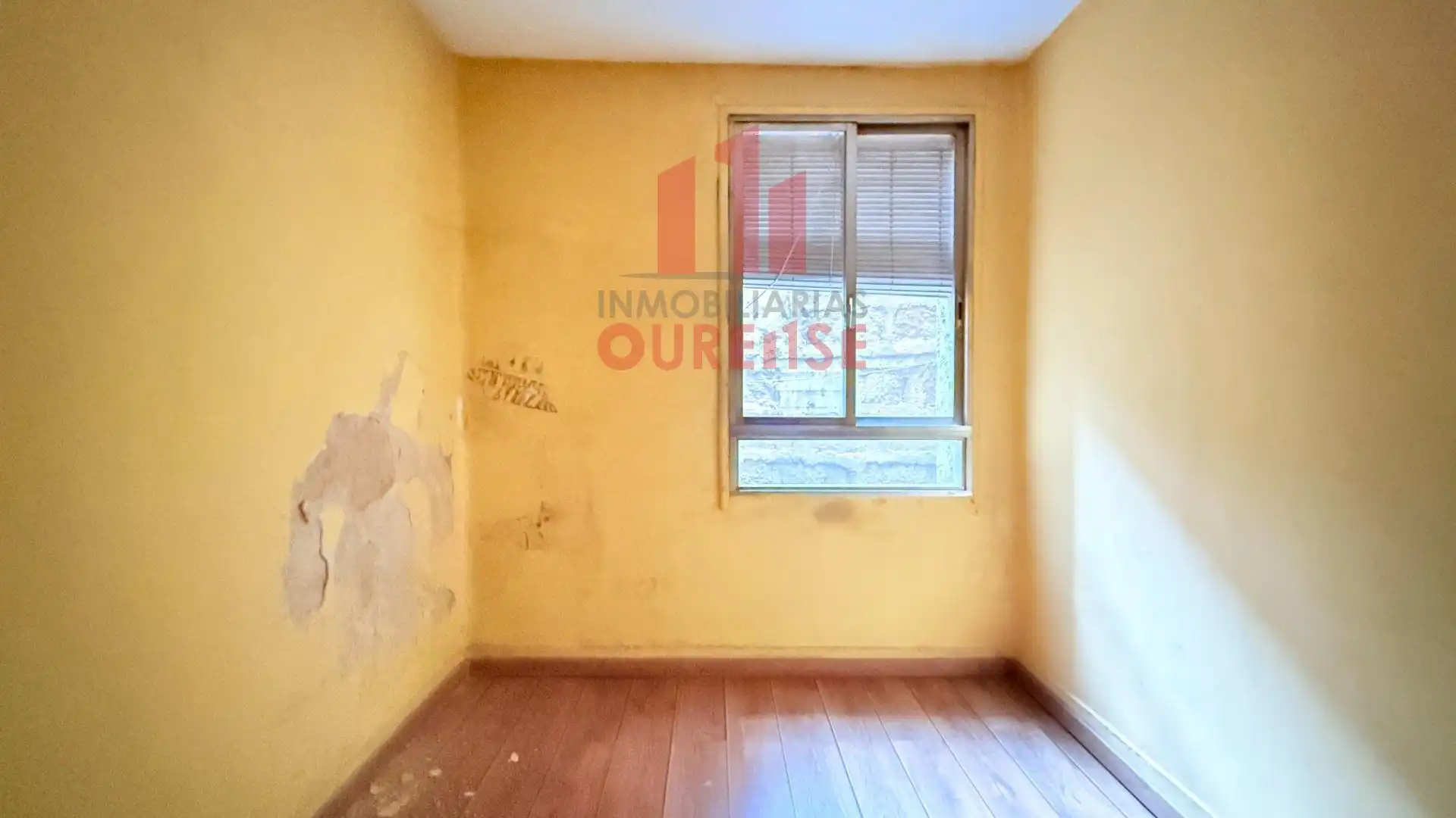 Habitación de Piso en venta en Ourense Capital  con Balcón