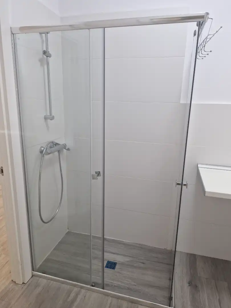 Baño de Piso de alquiler en Sestao  con Amueblado, Lavadora y Microondas