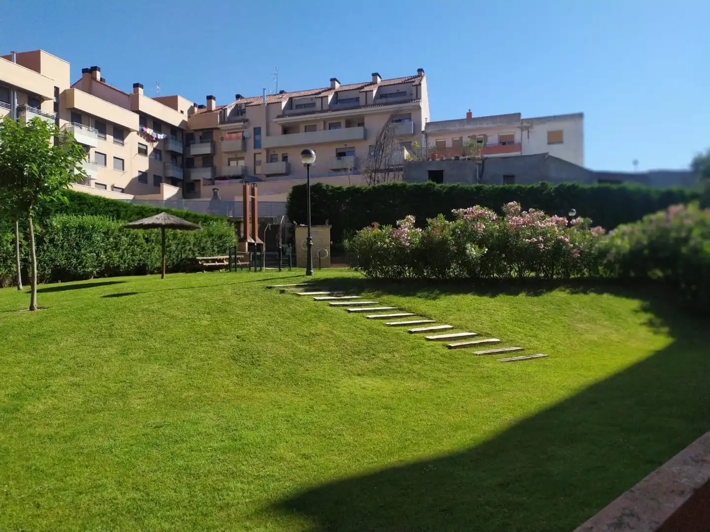 Jardín de Estudio en venta en Villamediana de Iregua con Terraza, Trastero y Amueblado
