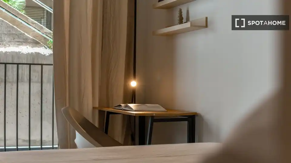 Bedroom of Flat for share in Barcelona  with Air Conditioner, Heating and Furnished