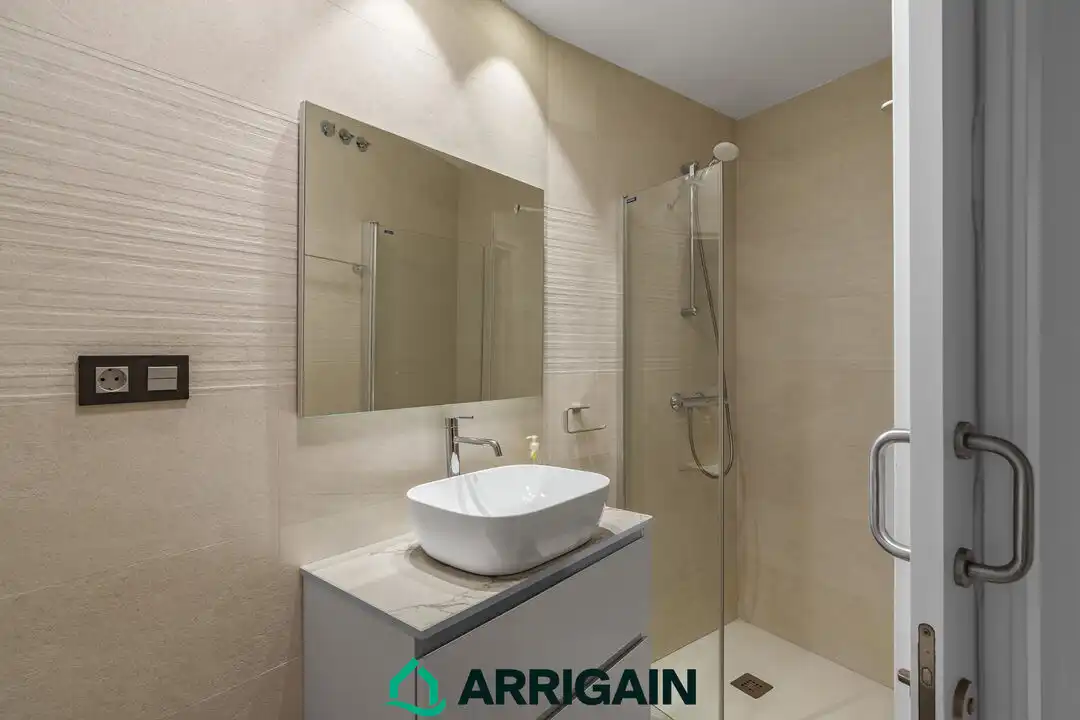 Baño de Piso en venta en Donostia - San Sebastián  con Calefacción, Terraza y Trastero