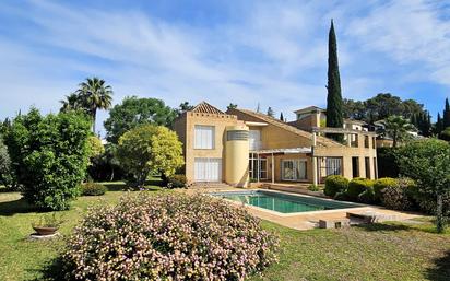 Vista exterior de Casa o xalet en venda en  Córdoba Capital amb Aire condicionat, Terrassa i Piscina