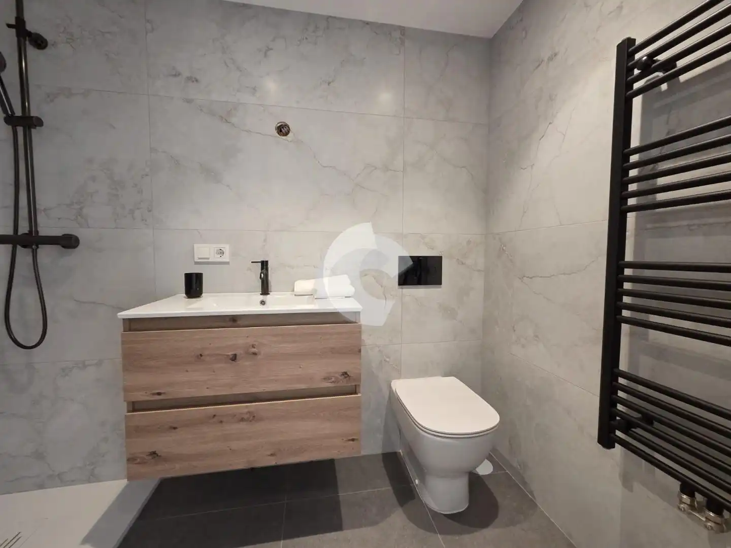 Bathroom of Flat for sale in Vigo   with Heating and Storage room