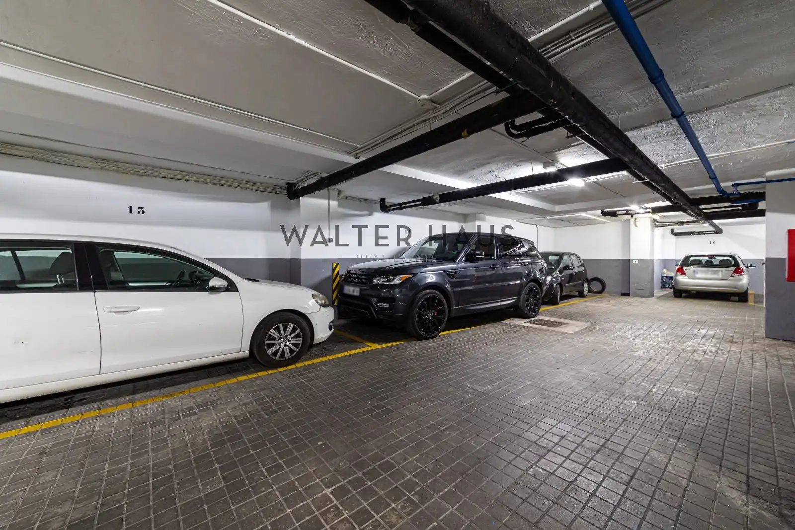Parking de Piso en venta en Madrid con Aire acondicionado, Calefacción y Horno