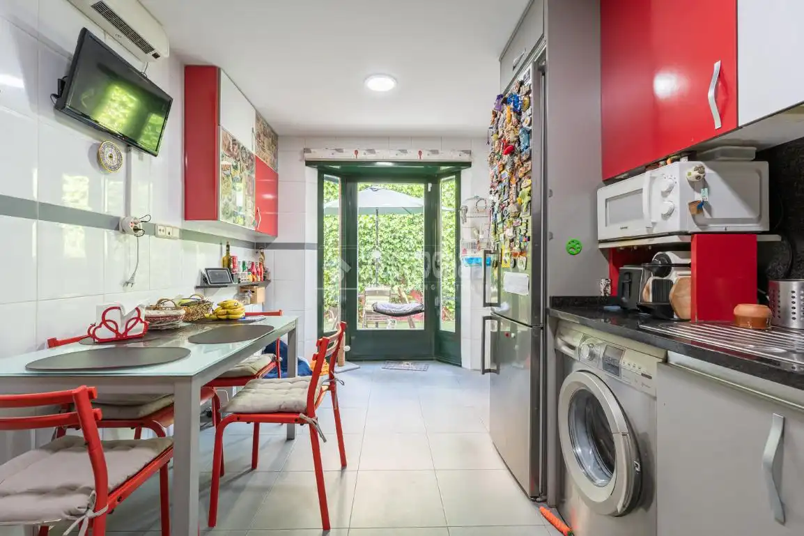 Cocina de Casa adosada en venta en Paracuellos de Jarama con Aire acondicionado, Calefacción y Jardín privado