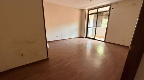 Foto 2 de Piso en venta en Valdepasillas - La Paz - Huerta Rosales, Badajoz Capital