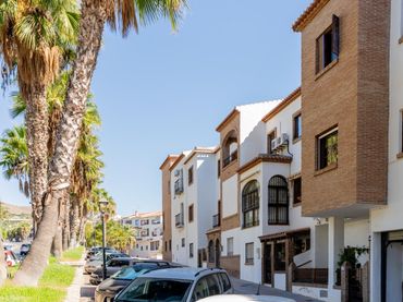 Casa amb balcó en venda a Avenida Avenida Ángel Gijón Díaz