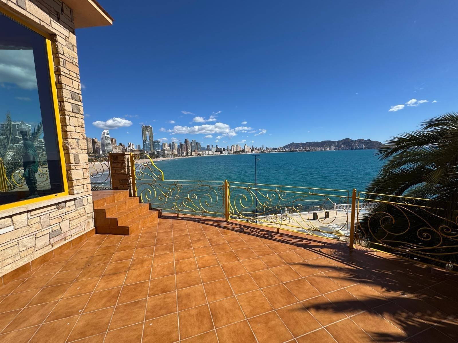 Terrace of House or chalet for sale in Benidorm  with Air Conditioner, Heating and Private garden