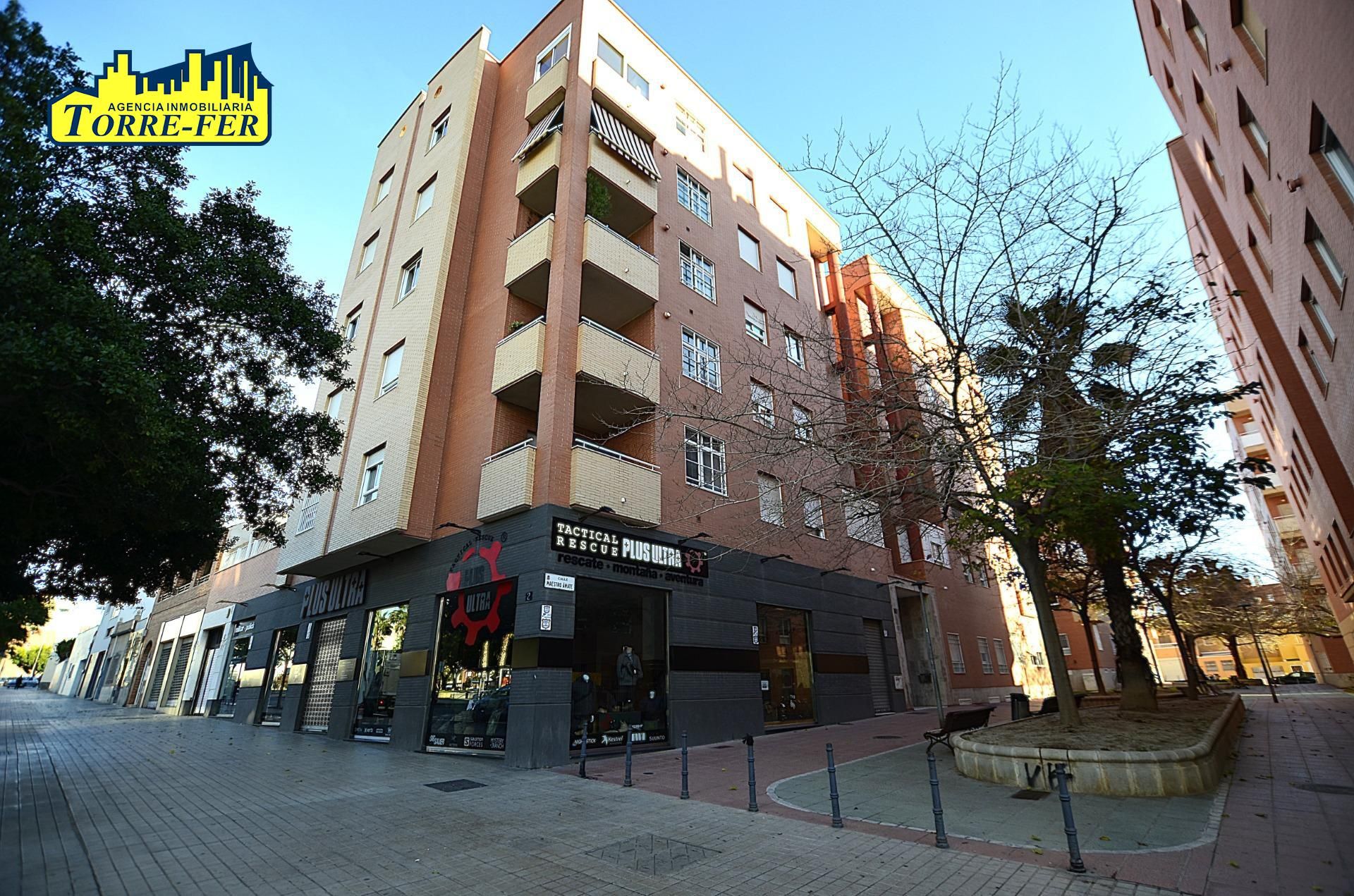 Vista exterior de Piso de alquiler en  Almería Capital con Aire acondicionado, Terraza y Amueblado