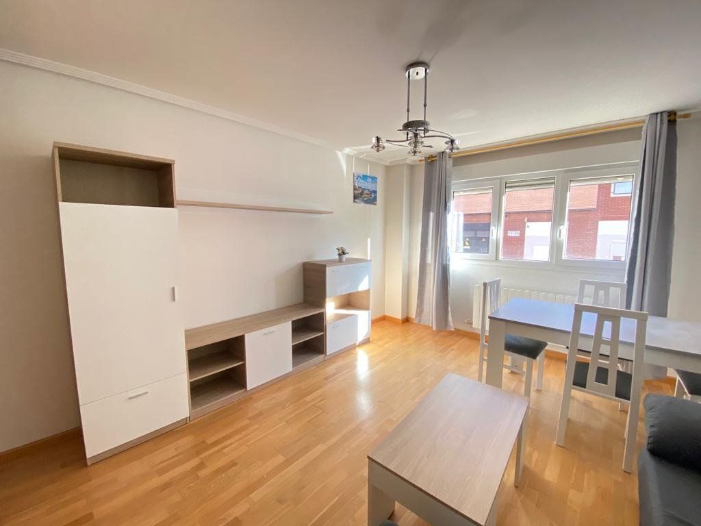 Vista exterior de Apartament de lloguer en Ponferrada amb Calefacció, Terrassa i Traster