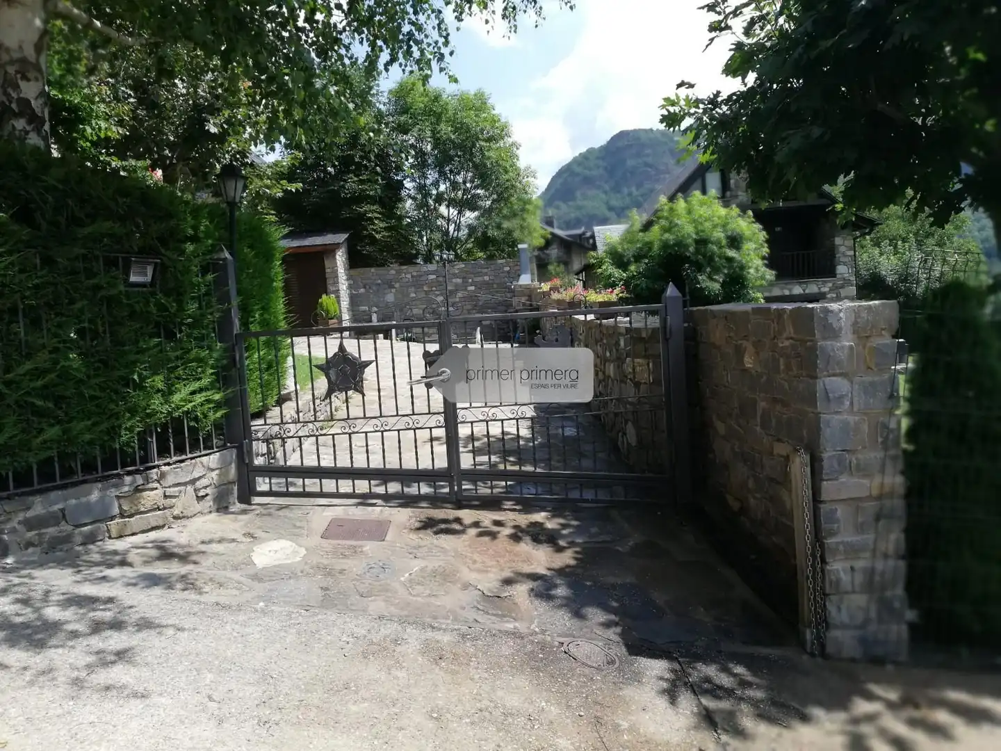 Casa o chalet en venta en Sahún con Calefacción, Jardín privado y Parquet